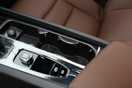 2023款沃尔沃XC60