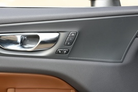 2023款沃尔沃XC60