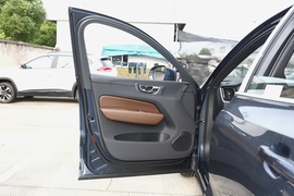 2023款沃尔沃XC60