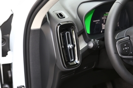 2023款沃尔沃XC40