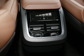 2023款沃尔沃XC60