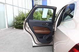 2023款沃尔沃XC60