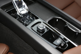 2023款沃尔沃XC60