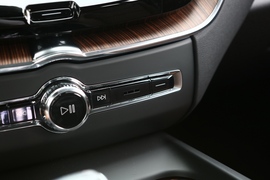 2023款沃尔沃XC60