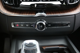 2023款沃尔沃XC60