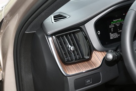 2023款沃尔沃XC60