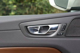 2023款沃尔沃XC60