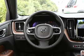 2023款沃尔沃XC60