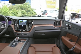 2023款沃尔沃XC60