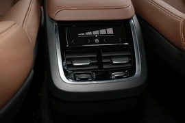 2023款沃尔沃XC60