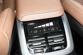 2023款沃尔沃XC60