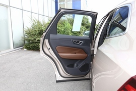 2023款沃尔沃XC60