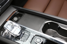 2023款沃尔沃XC60