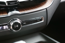 2023款沃尔沃XC60