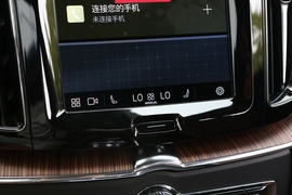 2023款沃尔沃XC60