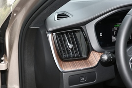 2023款沃尔沃XC60