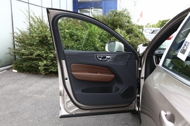 2023款沃尔沃XC60