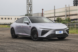   2022款哪吒S 纯电 715km 后驱大版