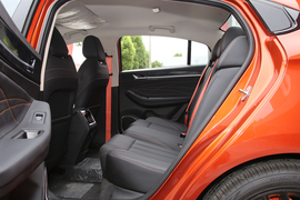 2022款奇瑞艾瑞泽5