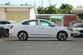 2023款东风风神E70