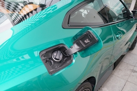 2023款宝马M4双门轿跑车