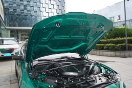 2023款宝马M4双门轿跑车