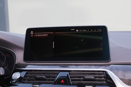 2022款宝马525Li