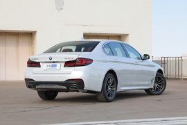 2022款宝马525Li