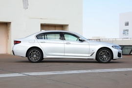 2022款宝马525Li