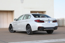 2022款宝马525Li