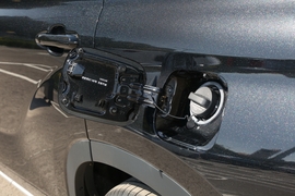 2022款丰田皇冠陆放