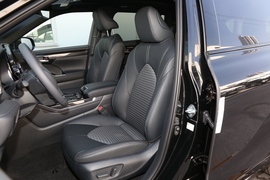 2022款丰田皇冠陆放