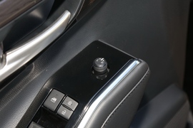 2022款丰田皇冠陆放