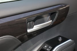 2022款丰田皇冠陆放