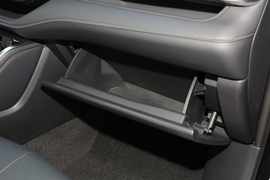 2022款丰田皇冠陆放