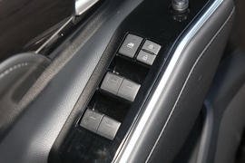 2022款丰田皇冠陆放