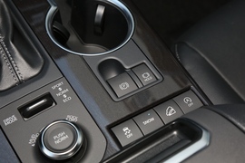 2022款丰田皇冠陆放