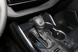 2022款丰田皇冠陆放