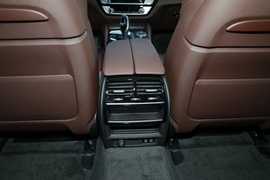 2022款宝马5系新能源