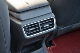 2022款长安深蓝SL03