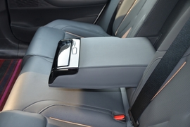 2022款长安深蓝SL03