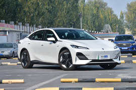 2022款长安深蓝SL03