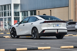 2022款长安深蓝SL03