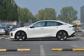 2022款长安深蓝SL03