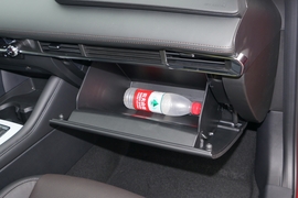   2022款马自达3 昂克赛拉 2.0L 自动质雅版