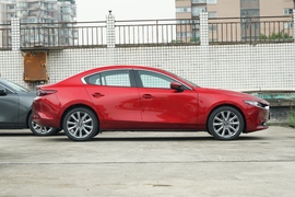   2022款马自达3 昂克赛拉 2.0L 自动质雅版