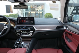 2022款宝马530Li