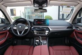 2022款宝马530Li
