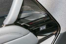 2023款路虎揽胜运动版