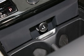 2023款路虎揽胜运动版